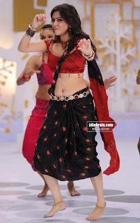 Kriti Kharbanda feet photo thumbnail