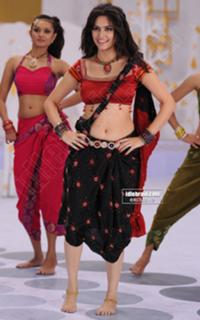 Kriti Kharbanda feet photo thumbnail