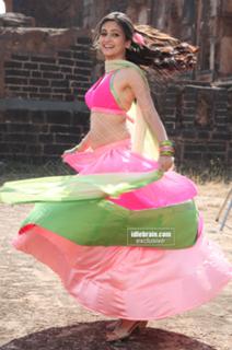Kriti Kharbanda feet photo thumbnail