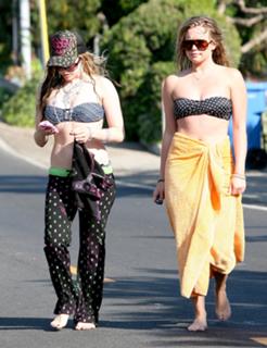 Avril Lavigne feet photo thumbnail