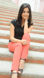 Kriti Kharbanda feet photo thumbnail