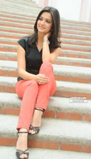 Kriti Kharbanda feet photo thumbnail