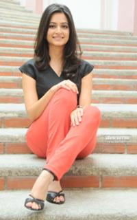 Kriti Kharbanda feet photo thumbnail