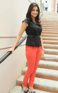 Kriti Kharbanda feet photo thumbnail