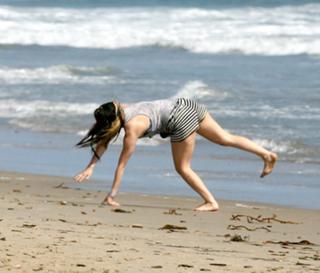 Avril Lavigne feet photo thumbnail