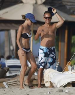 Hilary Swank feet photo thumbnail