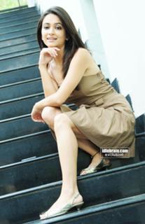 Kriti Kharbanda feet photo thumbnail