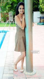 Kriti Kharbanda feet photo thumbnail