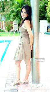 Kriti Kharbanda feet photo thumbnail