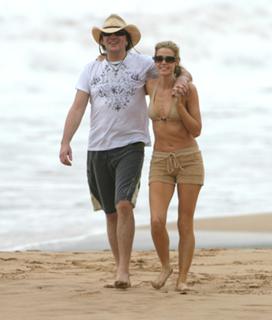 Denise Richards feet photo thumbnail