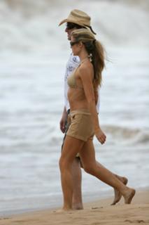 Denise Richards feet photo thumbnail
