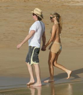 Denise Richards feet photo thumbnail