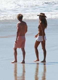 Elle Macpherson feet photo thumbnail
