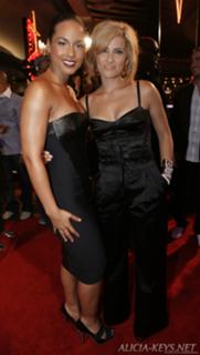 Alicia Keys feet photo thumbnail