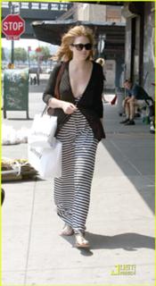 Mandy Moore feet photo thumbnail
