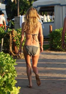 Nicky Rothschild feet photo thumbnail