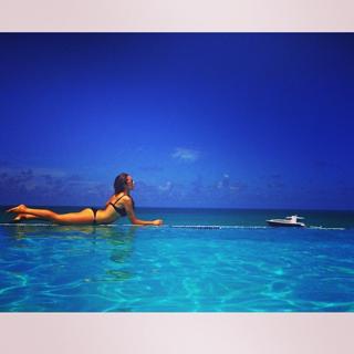 Olivia Culpo feet photo thumbnail