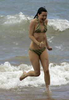 Alyson Hannigan feet photo thumbnail
