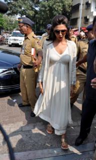 Deepika Padukone feet photo thumbnail