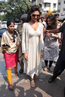 Deepika Padukone feet photo thumbnail