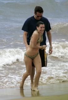 Alyson Hannigan feet photo thumbnail