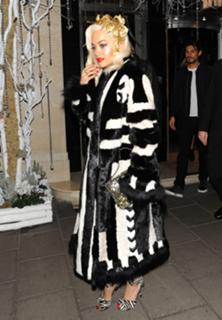 Rita Ora feet photo thumbnail