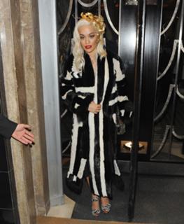 Rita Ora feet photo thumbnail