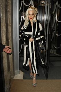 Rita Ora feet photo thumbnail
