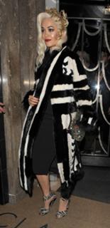 Rita Ora feet photo thumbnail
