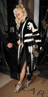 Rita Ora feet photo thumbnail