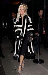 Rita Ora feet photo thumbnail