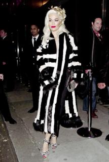 Rita Ora feet photo thumbnail