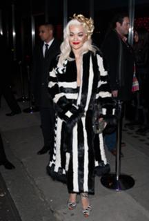 Rita Ora feet photo thumbnail