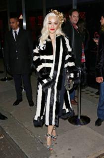 Rita Ora feet photo thumbnail