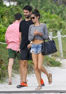 Sara Sampaio feet photo thumbnail