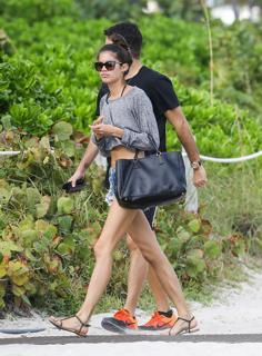 Sara Sampaio feet photo thumbnail