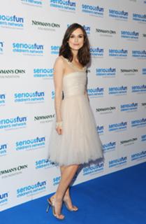 Keira Knightley feet photo thumbnail