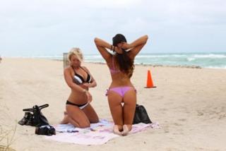Claudia Romani feet photo thumbnail