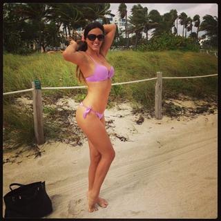 Claudia Romani feet photo thumbnail