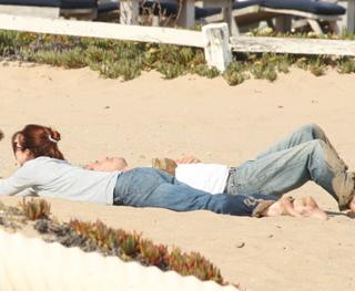 Alyson Hannigan feet photo thumbnail