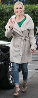 Jennie Garth feet photo thumbnail