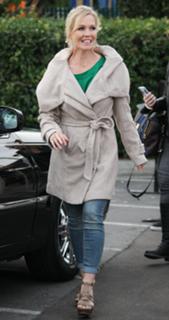 Jennie Garth feet photo thumbnail