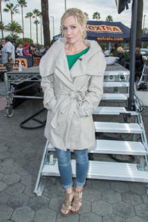 Jennie Garth feet photo thumbnail