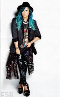 Demi Lovato feet photo thumbnail