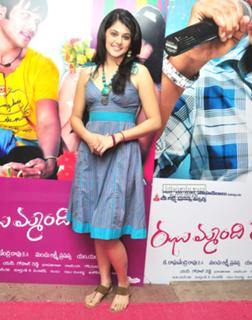 Taapsee Pannu feet photo thumbnail