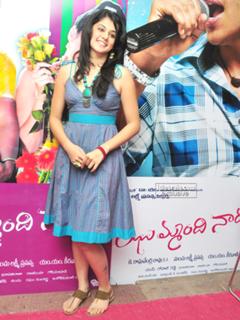 Taapsee Pannu feet photo thumbnail