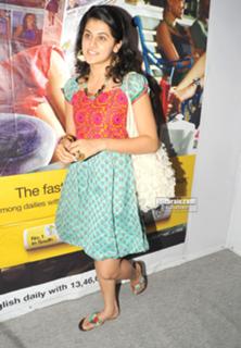 Taapsee Pannu feet photo thumbnail