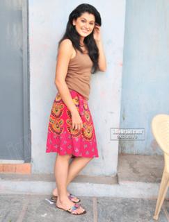 Taapsee Pannu feet photo thumbnail