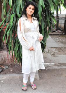 Taapsee Pannu feet photo thumbnail