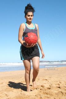 Taapsee Pannu feet photo thumbnail